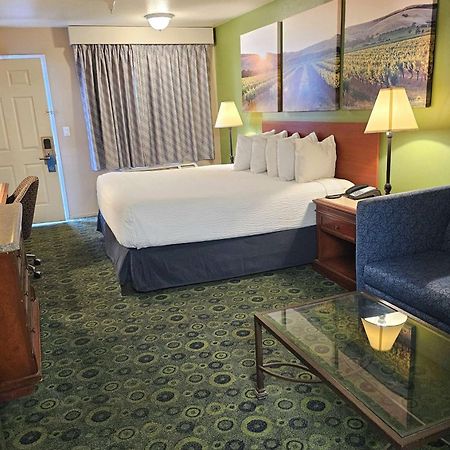Days Inn By Wyndham Westley Bagian luar foto