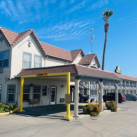 Days Inn By Wyndham Westley Bagian luar foto