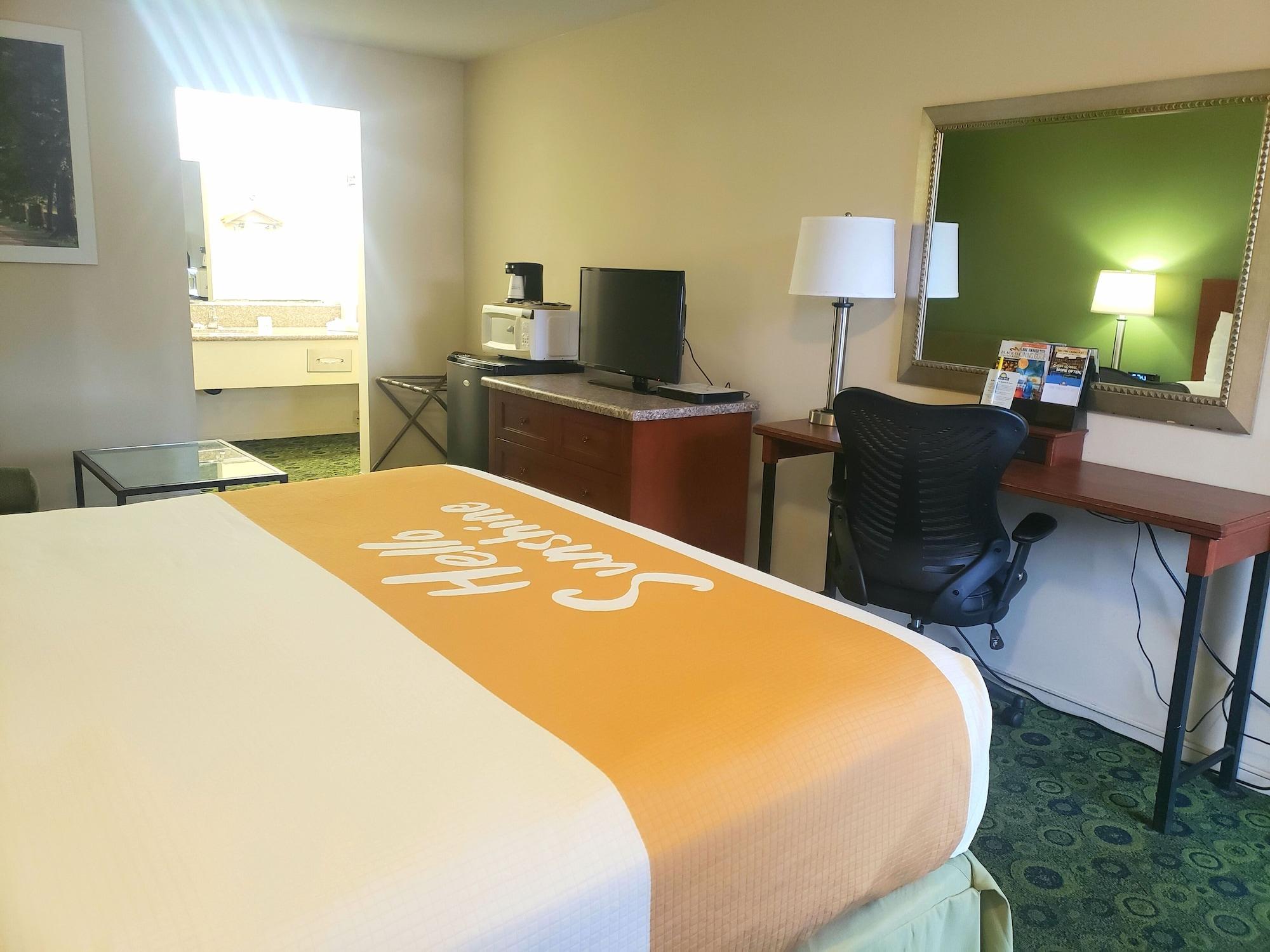 Days Inn By Wyndham Westley Bagian luar foto