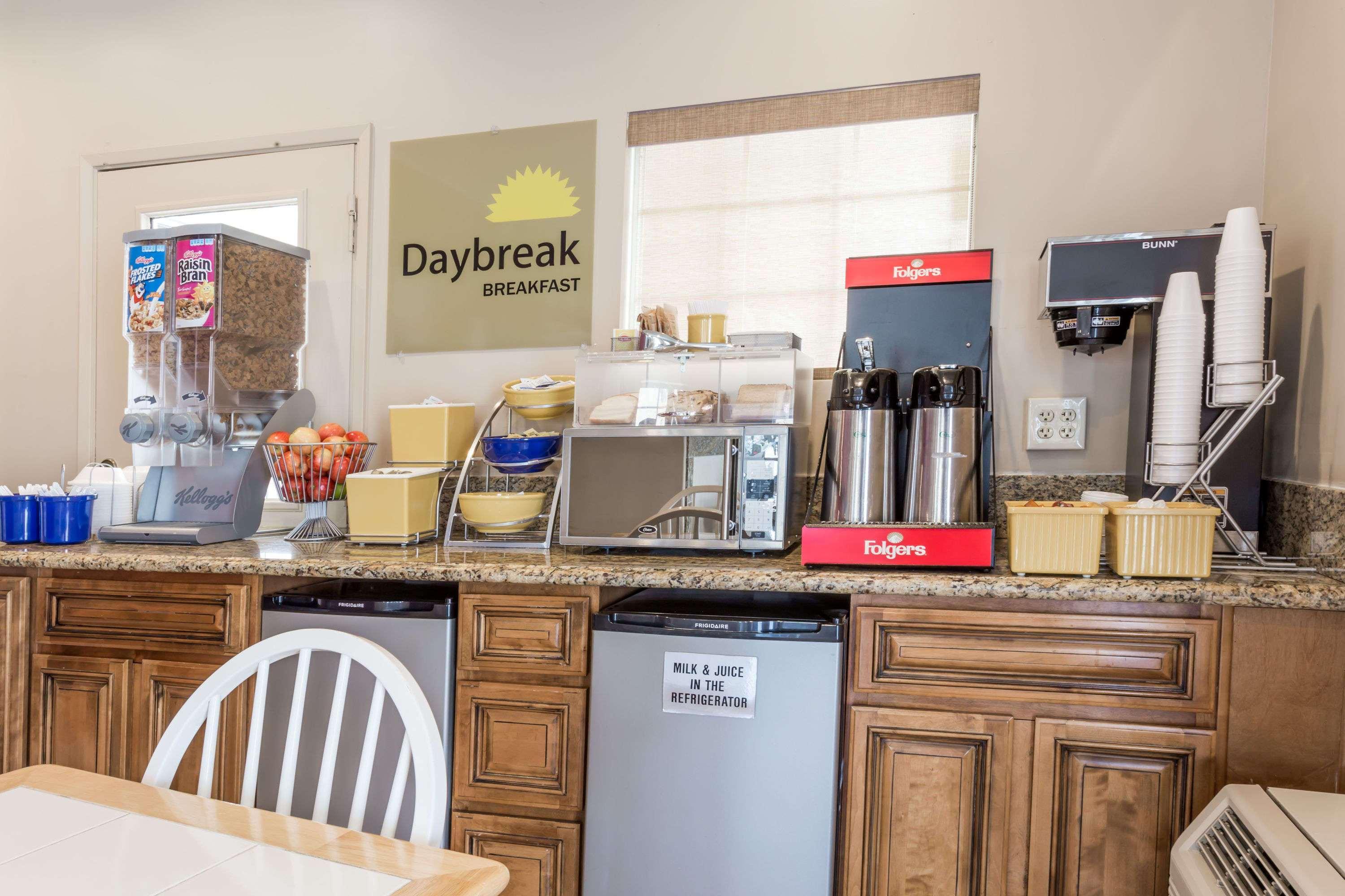 Days Inn By Wyndham Westley Bagian luar foto