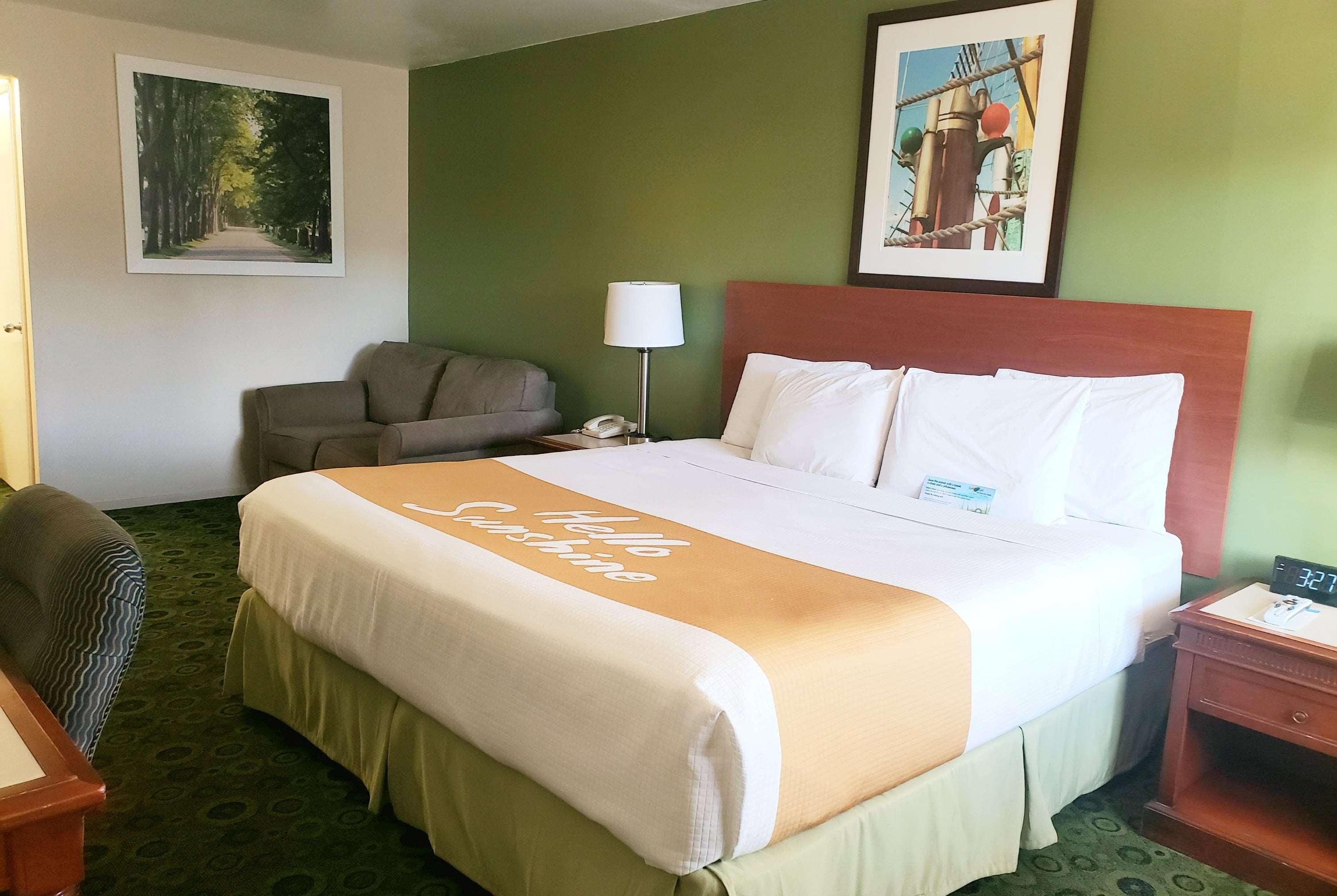 Days Inn By Wyndham Westley Bagian luar foto