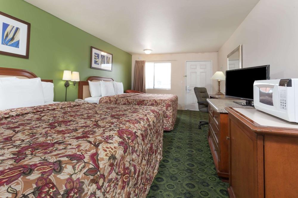 Days Inn By Wyndham Westley Bagian luar foto