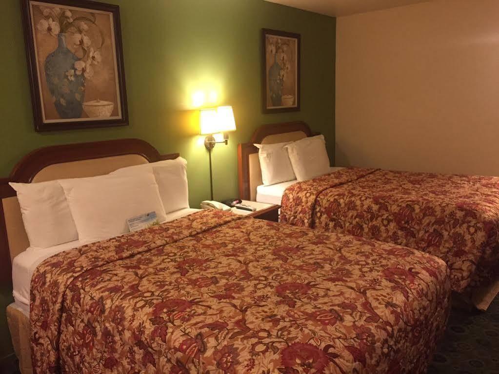 Days Inn By Wyndham Westley Bagian luar foto